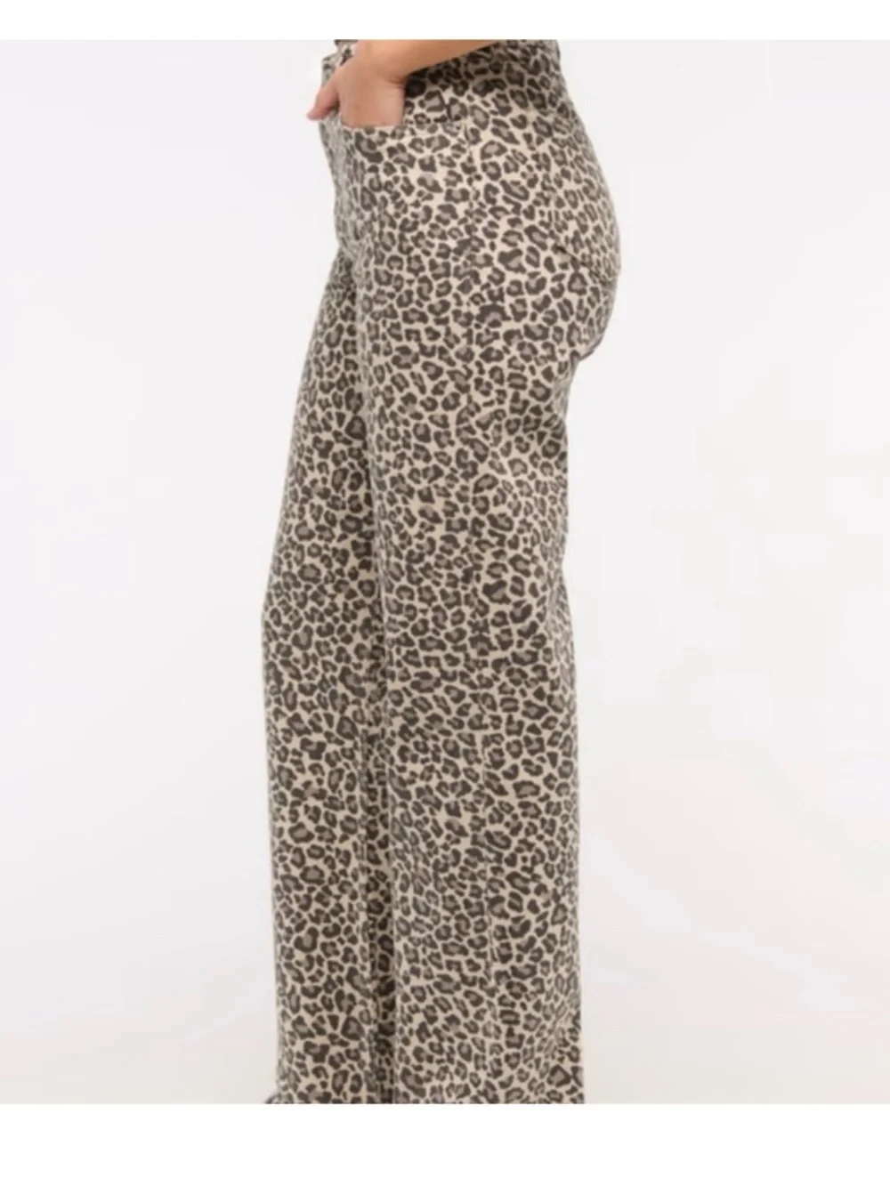 Abercrombie & Fitch Leopard-Print 90s high rise relaxed jean - Picture 2 of 6